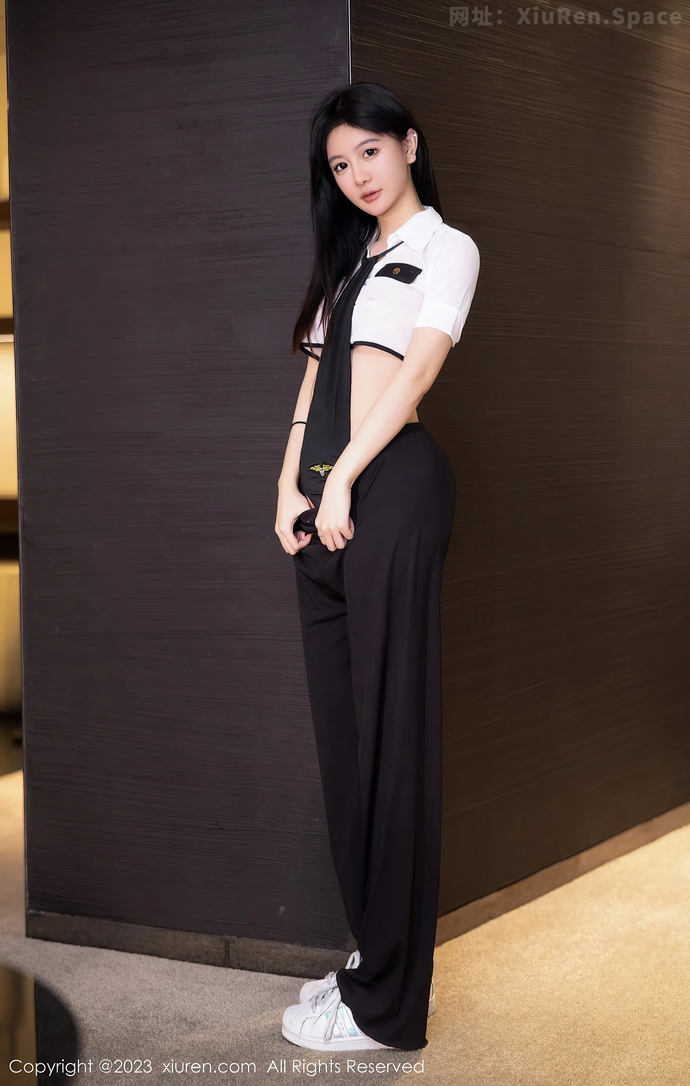 图片[2]-[XiuRen秀人网]VOL.7159 模特幼幼性感白色上衣配黑色长裤露丁字裤秀翘臀美腿诱惑写真83P-秀人网官方网站